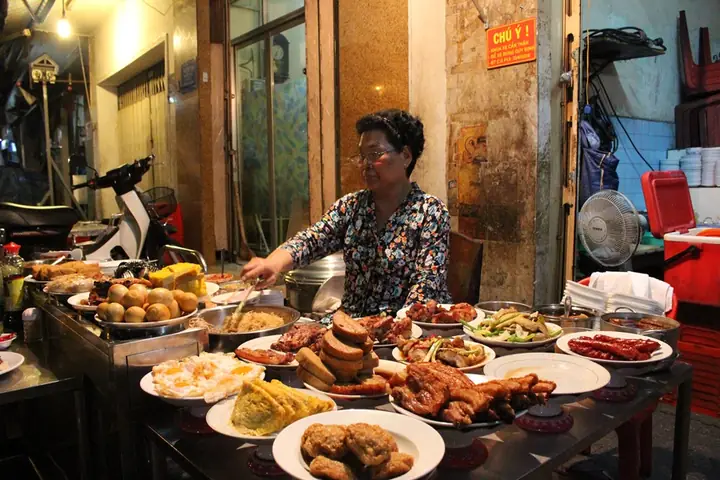 Cơm Tấm Bãi Rác Quận 4: Địa Chỉ Ăn Ngon, Giá Hợp Lý Và Không Gian Thân Thiện