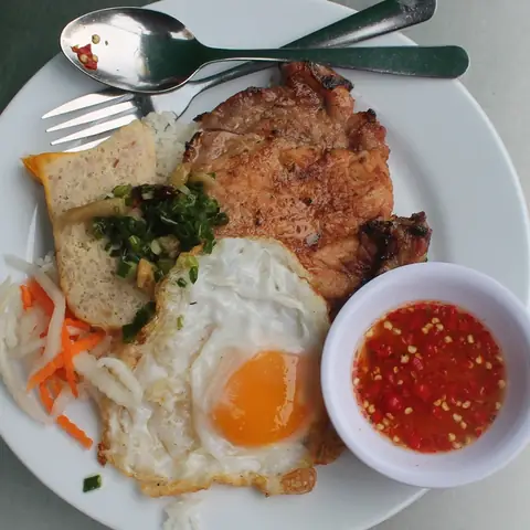 Cơm Tấm Bãi Rác Quận 4: Địa Chỉ Ăn Ngon, Giá Hợp Lý Và Không Gian Thân Thiện
