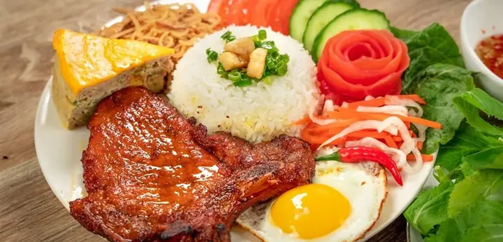 Cơm Tấm Cách Mạng Tháng 8: Đánh Giá Chi Tiết Quán Ăn Nổi Tiếng Sài Gòn Cơm Tấm Cách Mạng Tháng 8: Đánh Giá Chi Tiết Quán Ăn Nổi Tiếng Sài Gòn