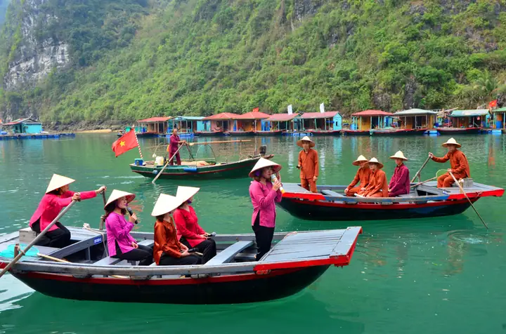 Khám Phá Văn Hoá Truyền Thống Của Vịnh Hạ Long Cho Du Khách