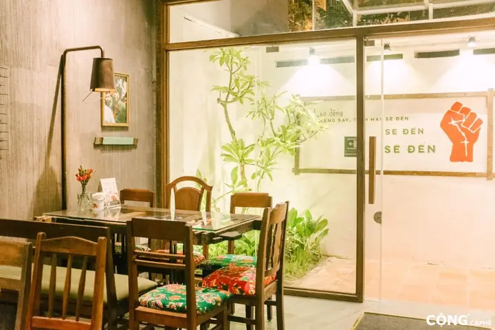 Review Cộng Cà Phê Vincom Đồng Khởi: Không Gian Cổ Điển Cho Ngày Học Tập & Làm Việc
