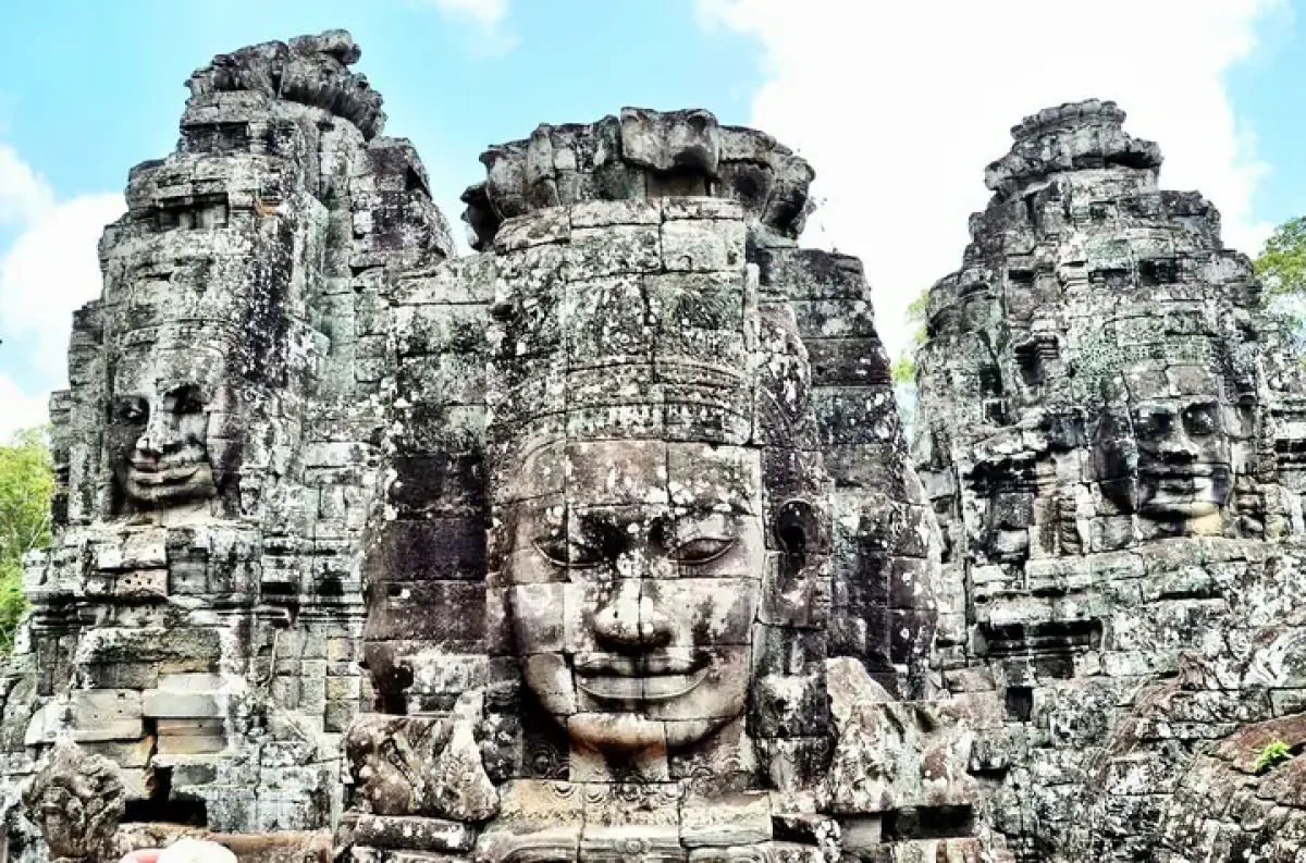 CÔNG TRÌNH KIẾN TRÚC TIÊU BIỂU THỜI ANGKOR THỂ HIỆN ĐỈNH CAO NGHỆ THUẬT KHMER CỔ ĐẠI