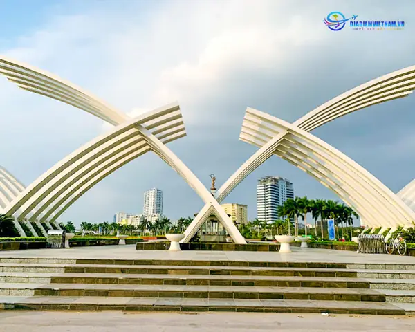 Công Viên Hòa Bình Hà Nội: Tất Tần Tật Thông Tin Du Khách Cần Biết