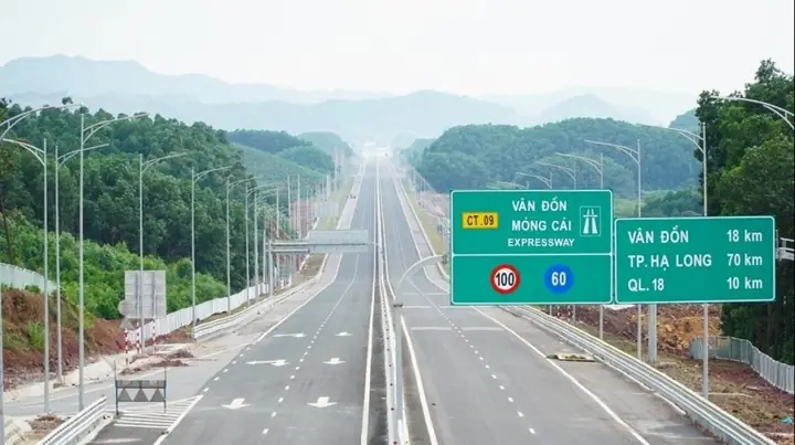 Cửa Khẩu Móng Cái: Cẩm Nang Đầy Đủ Về Địa Điểm Mua Sắm & Khám Phá Biên Giới Quảng Ninh