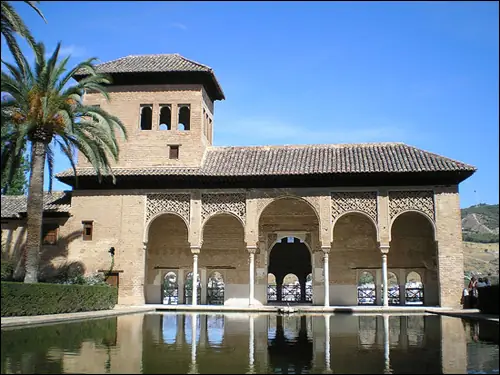 Khám Phá Alhambra – Cung Điện Hồi Giáo Kiệt Tác Ở Granada Khám Phá Alhambra – Cung Điện Hồi Giáo Kiệt Tác Ở Granada