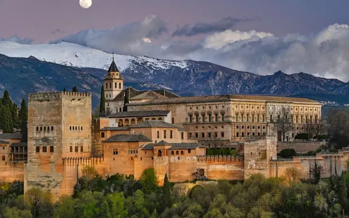 Khám Phá Alhambra – Cung Điện Hồi Giáo Kiệt Tác Ở Granada Khám Phá Alhambra – Cung Điện Hồi Giáo Kiệt Tác Ở Granada