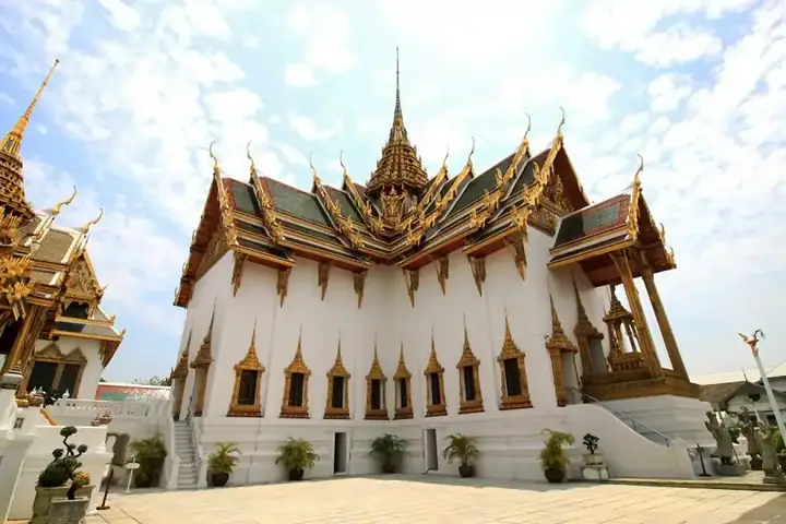 Cẩm Nang Tham Quan Cung Điện Hoàng Gia Thái Lan: Tất Cả Bạn Cần Biết Trước Khi Đến