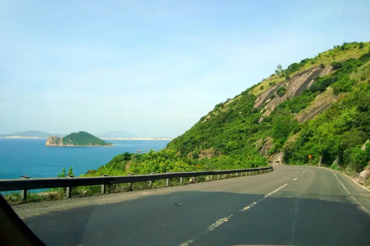Cung Đường Ven Biển Phú Yên: Lộ Trình Khám Phá Đầy Cảm Xúc Từ Đông Sang Tây Cung Đường Ven Biển Phú Yên: Lộ Trình Khám Phá Đầy Cảm Xúc Từ Đông Sang Tây