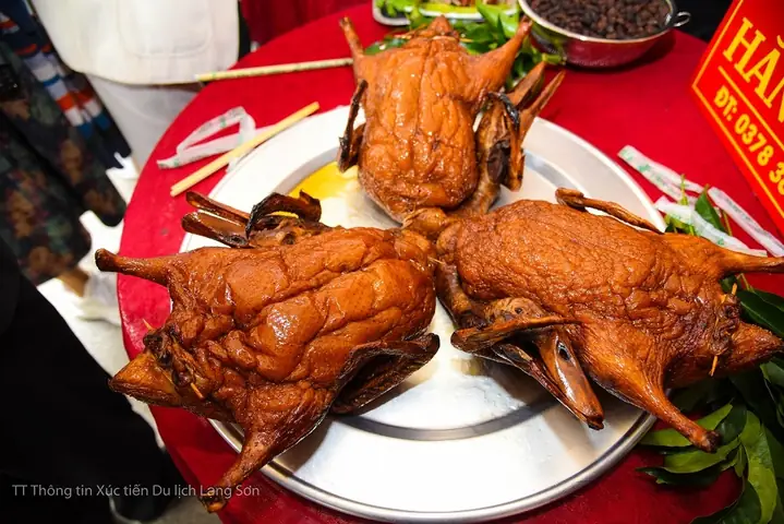 Đặc Sản Vịt Quay Lạng Sơn: Hương Vị Đậm Đà Từ Vùng Cao