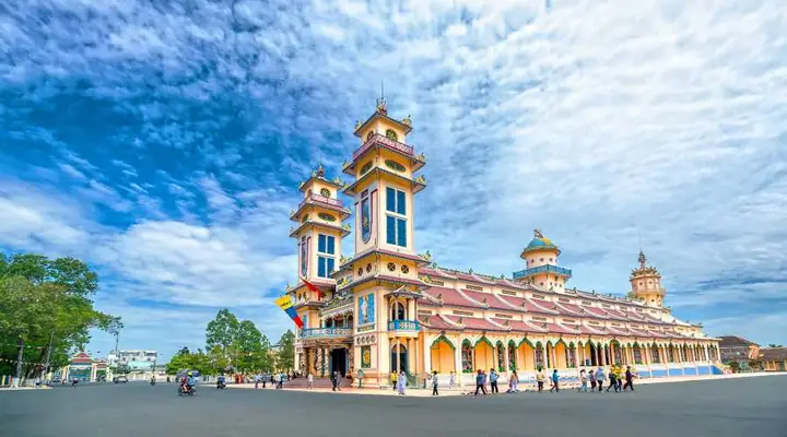Đại Lễ Vía Đức Chí Tôn: Trải Nghiệm Văn Hóa Tín Ngưỡng Độc Đáo Tại Tây Ninh