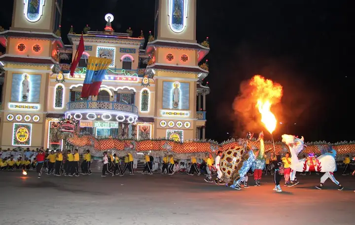 Đại Lễ Vía Đức Chí Tôn: Trải Nghiệm Văn Hóa Tín Ngưỡng Độc Đáo Tại Tây Ninh