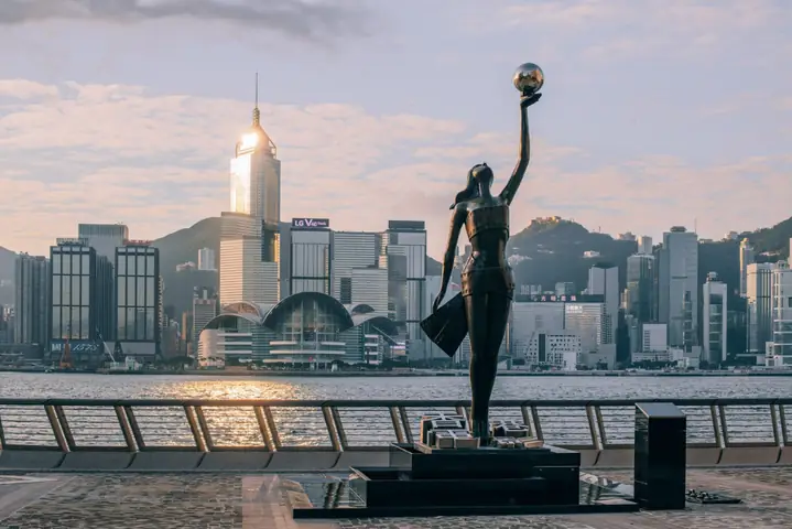 Khám Phá Đại Lộ Ngôi Sao Hong Kong: Lịch Sử, Điểm Nổi Bật Và Hướng Dẫn Tham Quan Khám Phá Đại Lộ Ngôi Sao Hong Kong: Lịch Sử, Điểm Nổi Bật Và Hướng Dẫn Tham Quan
