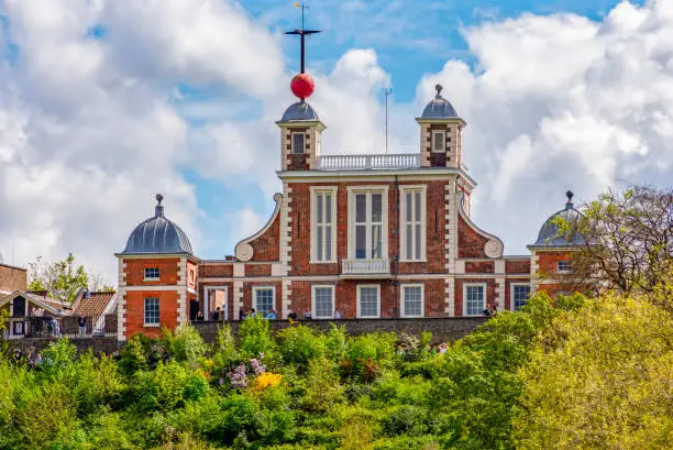 Khám Phá Đài Thiên Văn Hoàng Gia Greenwich: Lịch Sử, Kiến Trúc