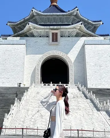 Đài Tưởng Niệm Tưởng Giới Thạch: Kiến Trúc & Lịch Sử