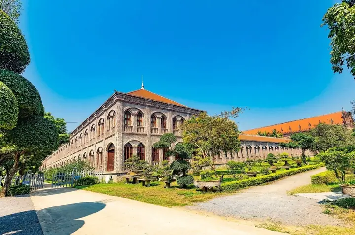 Đan Viện Châu Sơn Ninh Bình: Vẻ Đẹp Âu Châu Cổ Kính Đan Viện Châu Sơn Ninh Bình: Vẻ Đẹp Âu Châu Cổ Kính