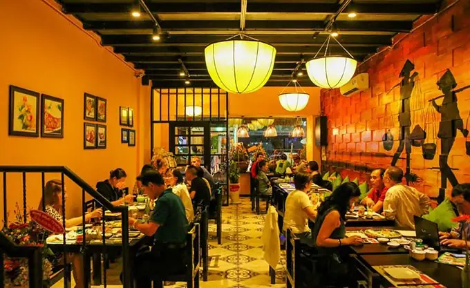 Top Nhà Hàng Quận 1: Cẩm Nang Ăn Uống Từ Truyền Thống Đến Hiện Đại Top Nhà Hàng Quận 1: Cẩm Nang Ăn Uống Từ Truyền Thống Đến Hiện Đại
