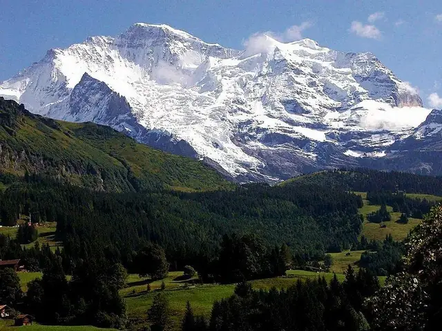 Dãynúi Cao Nhất Châu Âu: Khám Phá Alps, Pyrenees, Carpathians