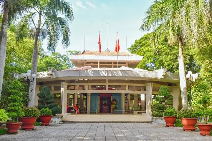 Đền Thờ Bác Hồ Trà Vinh – Lịch Sử, Kiến Trúc Và Ý Nghĩa Hiện Đại Đền Thờ Bác Hồ Trà Vinh – Lịch Sử, Kiến Trúc Và Ý Nghĩa Hiện Đại