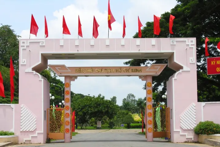 Đền Thờ Bác Hồ Trà Vinh – Lịch Sử, Kiến Trúc Và Ý Nghĩa Hiện Đại