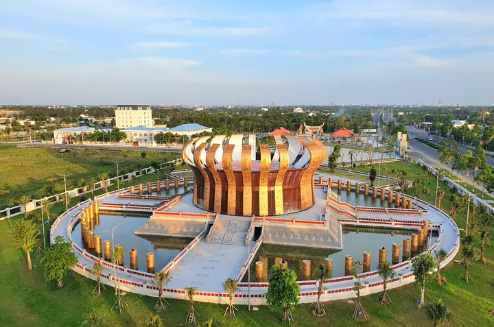 Khám Phá Đền Thờ Vua Hùng Cần Thơ: Lịch Sử & Kiến Trúc Khám Phá Đền Thờ Vua Hùng Cần Thơ: Lịch Sử & Kiến Trúc
