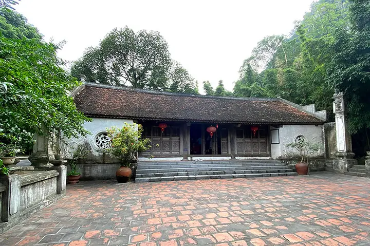 Khám Phá Đền Trúc – Địa Danh Du Lịch Linh Thiêng Bên Sông Đáy