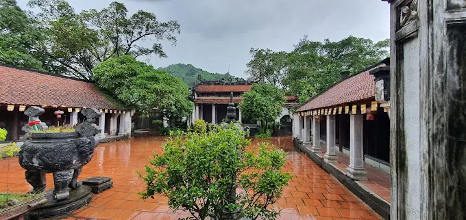 Khám Phá Đền Trúc – Địa Danh Du Lịch Linh Thiêng Bên Sông Đáy