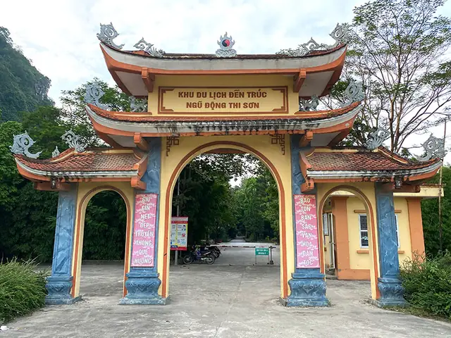Khám Phá Đền Trúc – Địa Danh Du Lịch Linh Thiêng Bên Sông Đáy