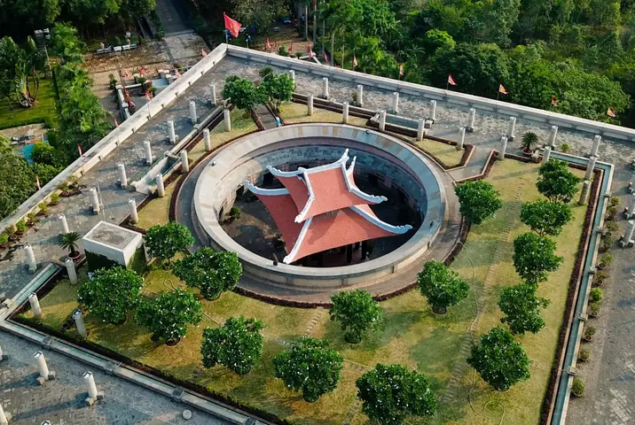Tham Quan Đền Tưởng Niệm Vua Hùng: Lịch Sử, Kiến Trúc Và Lưu Ý