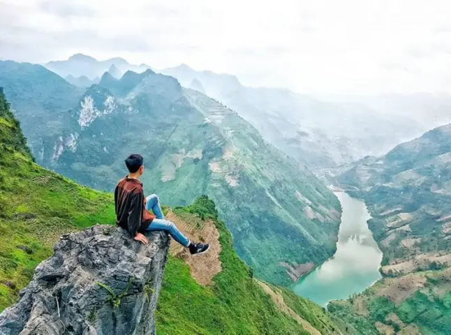 Đèo Mã Pí Lèng: Vẻ Đẹp Hiểm Trở & Con Đường Hạnh Phúc