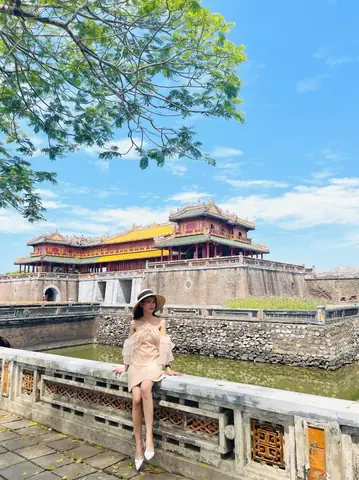 Đi Đại Nội Huế Mặc Gì? Cẩm Nang Trang Phục Chu Đáo Cho Du Khách