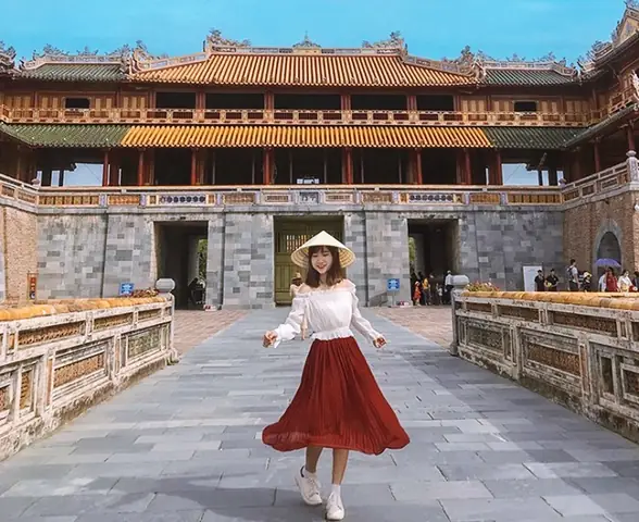 Đi Đại Nội Huế Mặc Gì? Cẩm Nang Trang Phục Chu Đáo Cho Du Khách