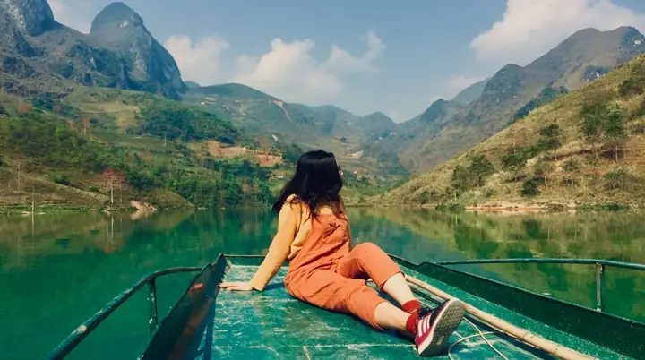 Cẩm Nang Đi Thuyền Trên Sông Nho Quế: Trải Nghiệm Khó Quên Tại Hà Giang Cẩm Nang Đi Thuyền Trên Sông Nho Quế: Trải Nghiệm Khó Quên Tại Hà Giang