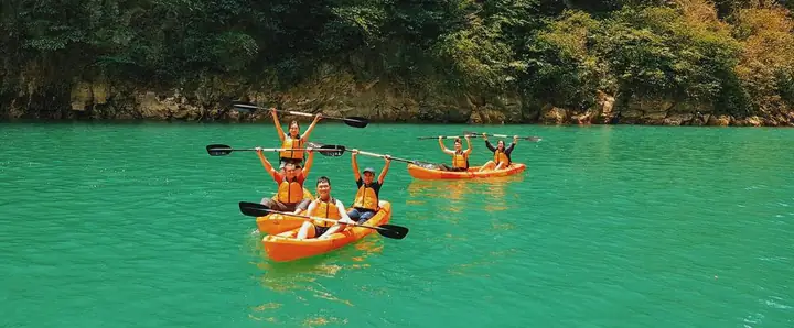 Cẩm Nang Đi Thuyền Trên Sông Nho Quế: Trải Nghiệm Khó Quên Tại Hà Giang Cẩm Nang Đi Thuyền Trên Sông Nho Quế: Trải Nghiệm Khó Quên Tại Hà Giang