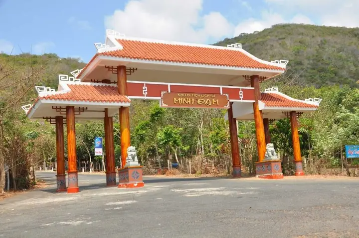 Khám Phá Núi Minh Đạm – Địa Điểm Du Lịch Lịch Sử Hàng Đầu Vũng Tàu