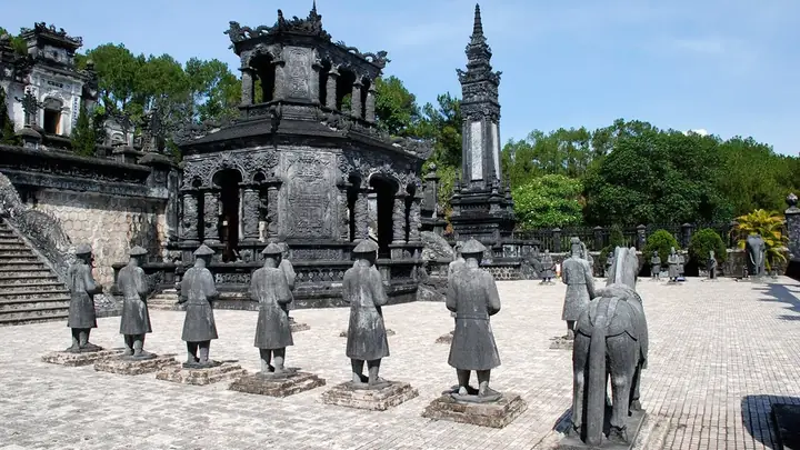 Khám Phá Di Tích Lịch Sử Huế: Top Địa Điểm Nổi Tiếng
