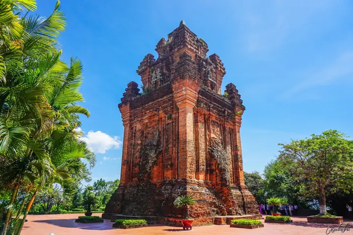Tích Lịch Sử Phú Yên: Hành Trình Khám Phá Di Sản Văn Hóa Miền Trung