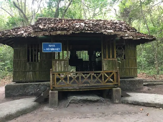 Cẩm Nang Di Tích Lịch Sử Việt Nam: 15 Địa Điểm Tiêu Biểu Khám Phá Truyền Thống Dân Tộc