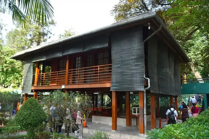 Cẩm Nang Di Tích Lịch Sử Việt Nam: 15 Địa Điểm Tiêu Biểu Khám Phá Truyền Thống Dân Tộc Cẩm Nang Di Tích Lịch Sử Việt Nam: 15 Địa Điểm Tiêu Biểu Khám Phá Truyền Thống Dân Tộc