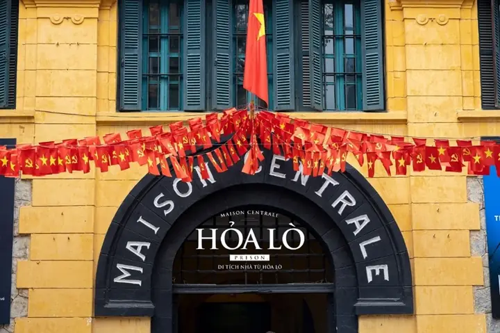Tích Nhà Tù Hỏa Lò: Lịch Sử, Giá Trị Và Cách Tham Quan Tích Nhà Tù Hỏa Lò: Lịch Sử, Giá Trị Và Cách Tham Quan