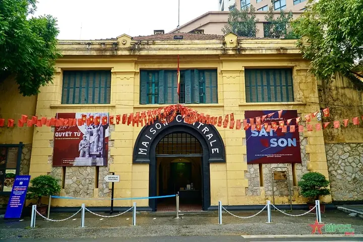Tích Nhà Tù Hỏa Lò: Lịch Sử, Giá Trị Và Cách Tham Quan Tích Nhà Tù Hỏa Lò: Lịch Sử, Giá Trị Và Cách Tham Quan
