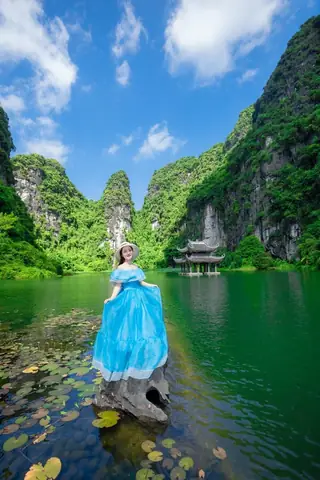 Đi Du Lịch Tràng An Nên Mặc Gì? 10 Outfit Mùa Hè & Thu