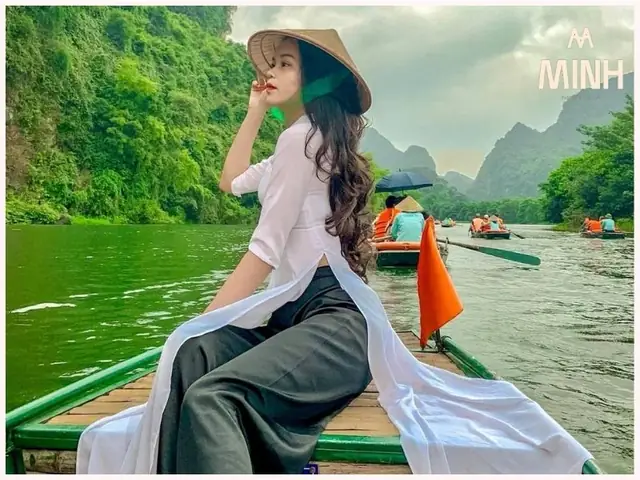 Đi Du Lịch Tràng An Nên Mặc Gì? 10 Outfit Mùa Hè & Thu