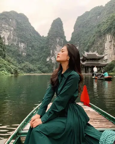 Đi Du Lịch Tràng An Nên Mặc Gì? 10 Outfit Mùa Hè & Thu