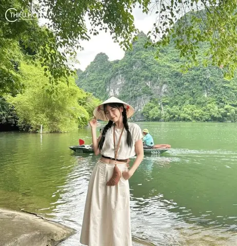 Đi Du Lịch Tràng An Nên Mặc Gì? 10 Outfit Mùa Hè & Thu