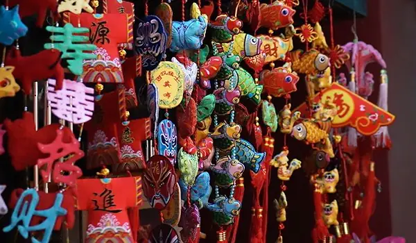 Khám Phá 10 Món Quà Trung Quốc Lý Tưởng Cho Du Khách Việt