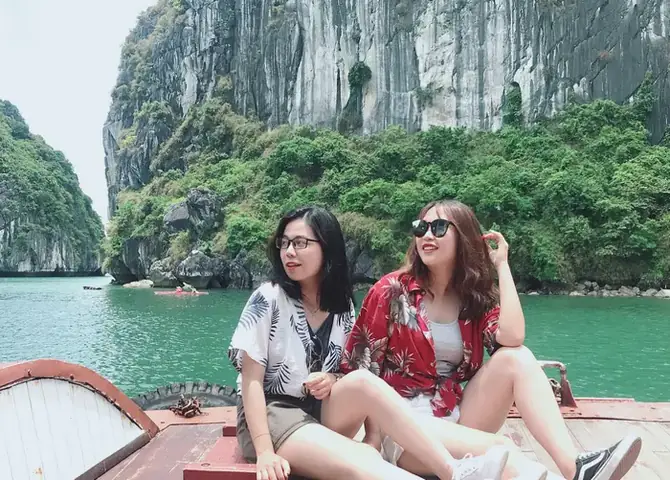 Cẩm Nang Du Lịch Vịnh Lan Hạ - Cát Bà Toàn Tập: Từ A Đến Z Cho Chuyến Đi Hoàn Hảo Cẩm Nang Du Lịch Vịnh Lan Hạ - Cát Bà Toàn Tập: Từ A Đến Z Cho Chuyến Đi Hoàn Hảo