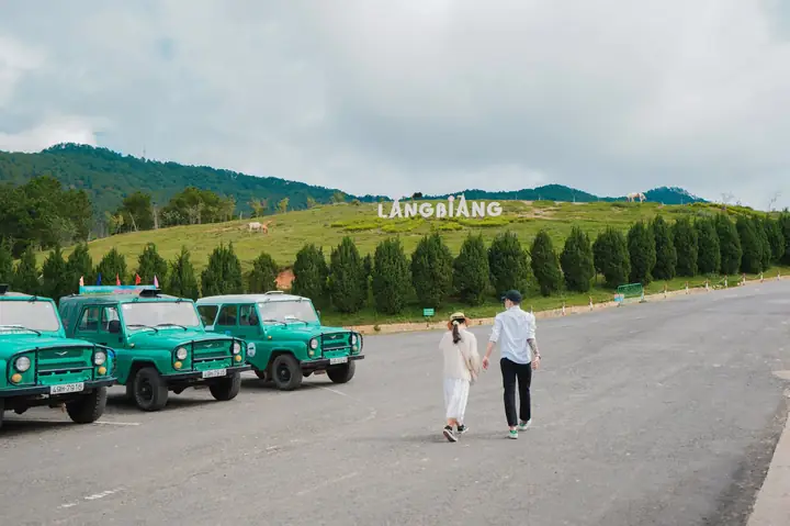 Hướng Dẫn Chi Tiết Trải Nghiệm Đi Xe Jeep Lên Đỉnh Langbiang