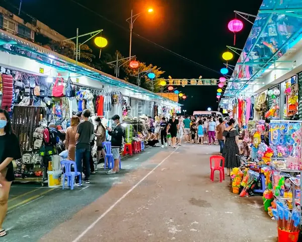 Khám Phá Chợ Đêm Nha Trang – Địa Điểm, Giờ Mở, Món Ăn, Mẹo