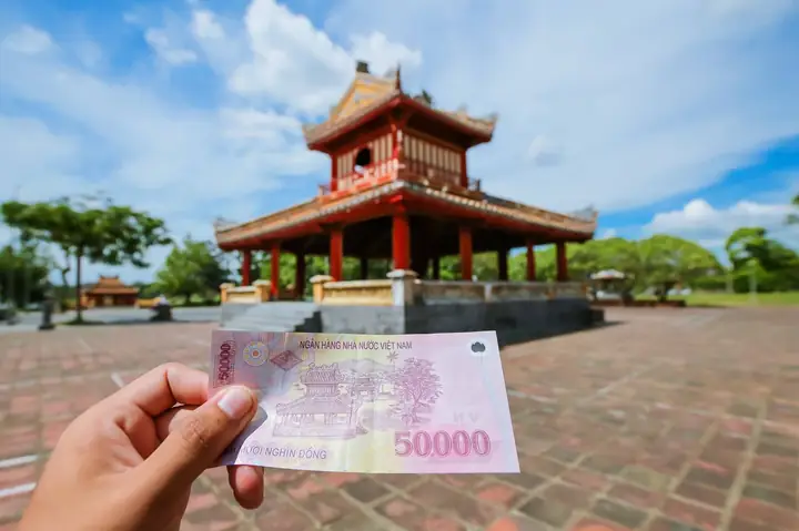 Địa Danh Trên Tờ 50.000 Đồng: Phú Văn Lâu Và Nghênh Lương Đình