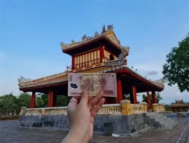 Địa Danh Trên Tờ 50.000 Đồng: Phú Văn Lâu Và Nghênh Lương Đình